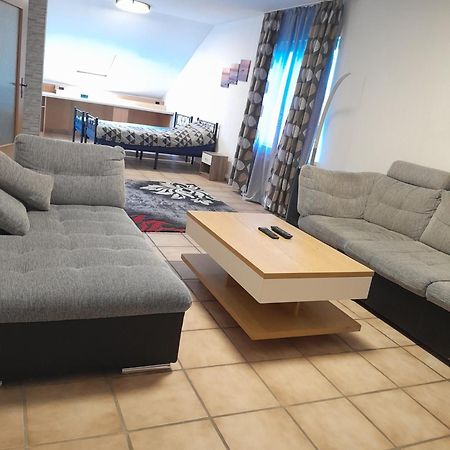 Ferienwohnung In Erftstadt Ngoại thất bức ảnh